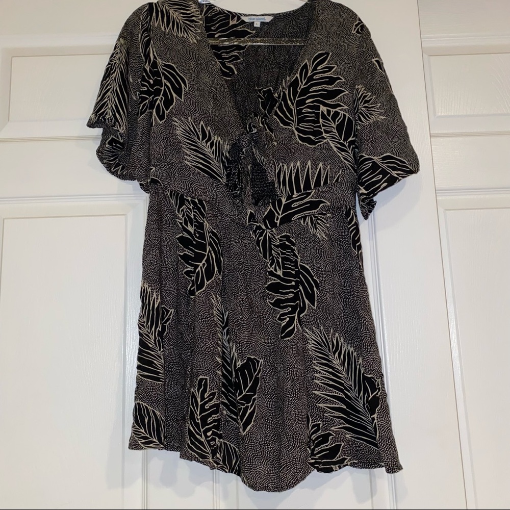 Blue Island - Women’s tie front dress / cover up - black tropical print - Size L